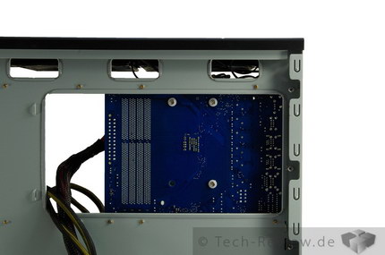 Genug Platz für eine Montage einer Backplate, ohne Mainboard-Demontage