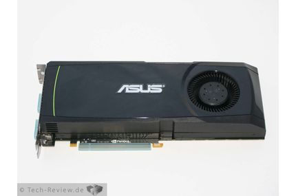 Die Asus GTX580 von oben