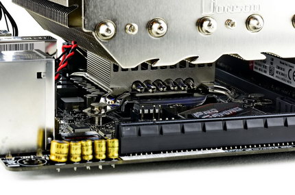 Die Montagehalterung auf der Oberseite des Mainboards